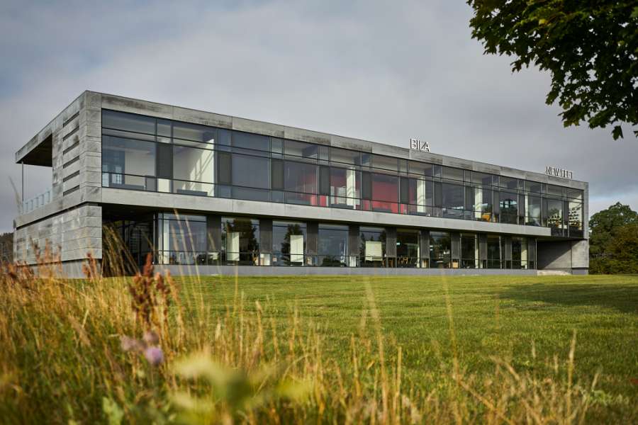 Mit DS Format erhalten Sie eine Fassadenverkleidung von langer Haltbarkeit und unbegrenzter Gestaltbarkeit.